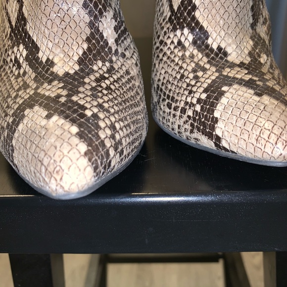 BP faux snakeskin bootie size 9.5 - Picture 4 of 8